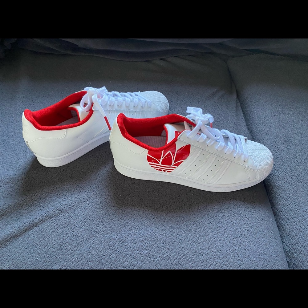 Adidas Shoes Men’s Size 8.5 or Women’s Size 10.5